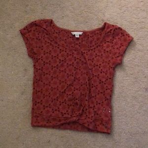 American Eagle rust colored shirt